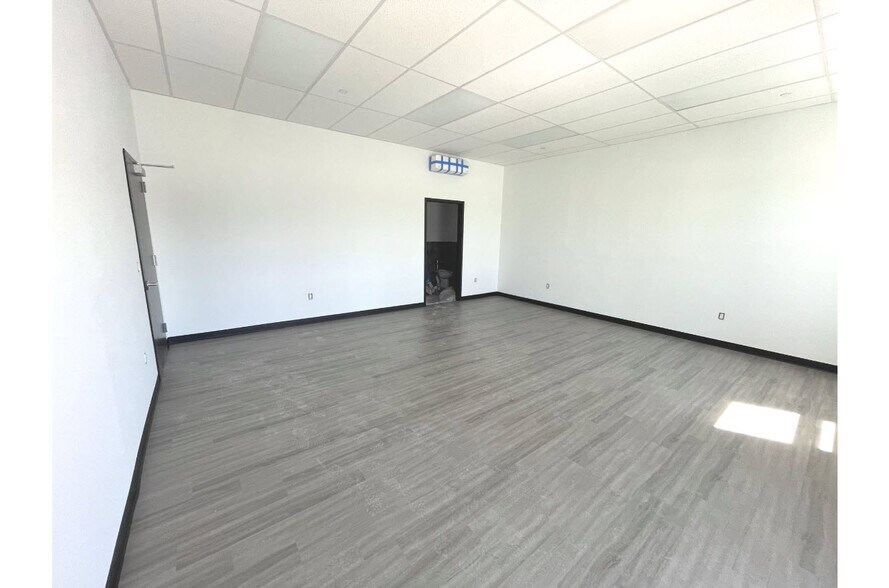 More Photos Of 17 Van Vooren Drive, Oakland, Bergen County, NJ, Oakland Warehouse For Lease
