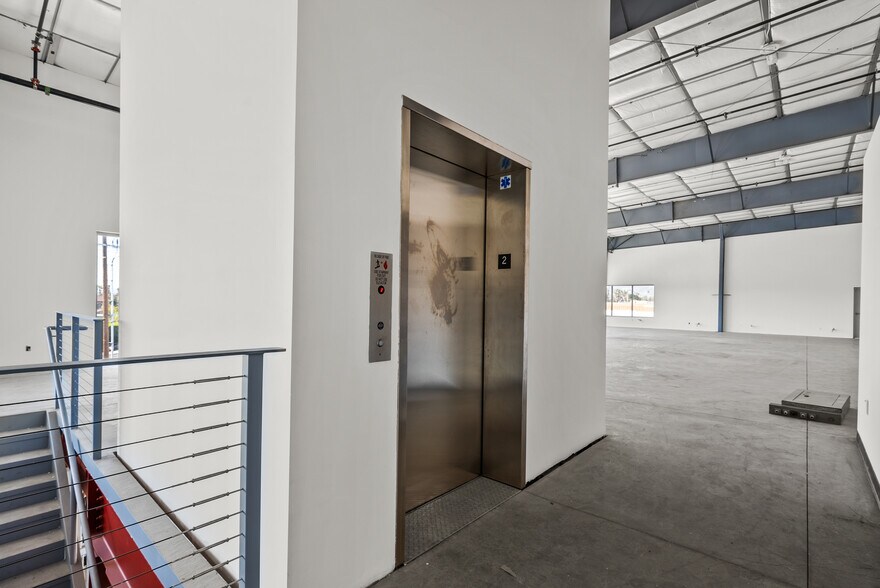 More Photos Of 8070 Webb Ave, North Hollywood Warehouse For Sale