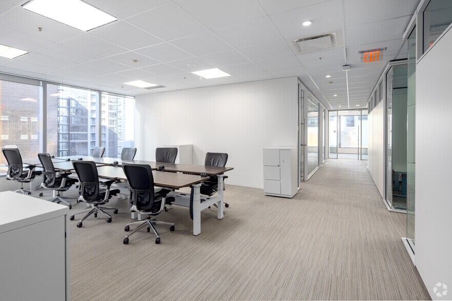 More Photos Of 333 Bay St, Toronto Office For Sale