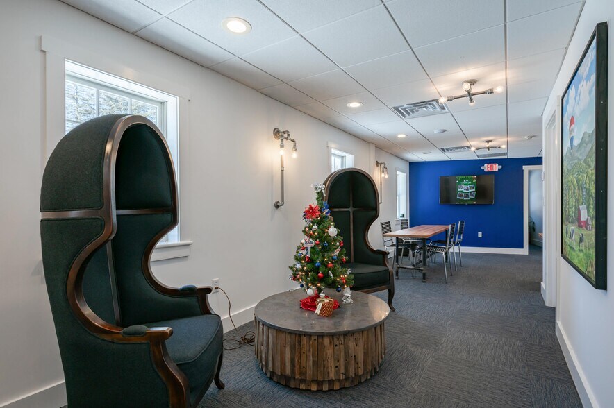 More Photos Of 2 Ash St, Hollis Office For Sale