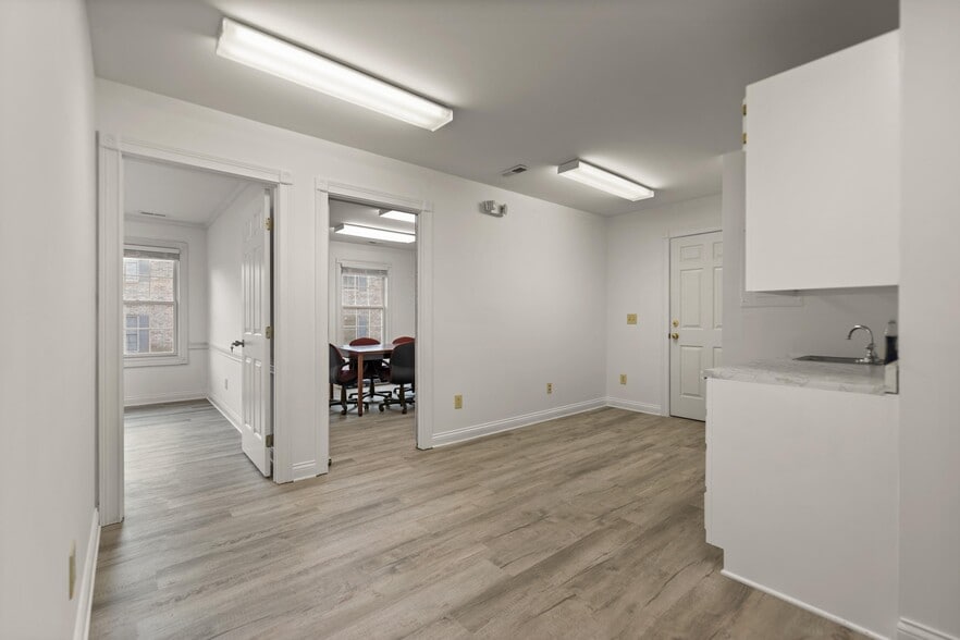 More Photos Of 103 Wind Haven Dr, Nicholasville Office For Lease