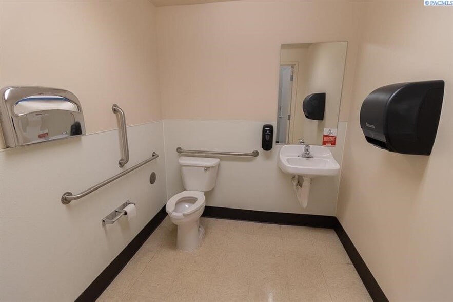 More Photos Of 87 Columbia Point Dr, Richland General Retail For Sale