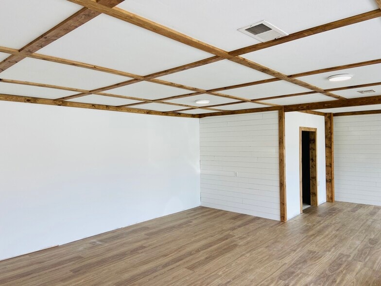 More Photos Of 1701 Dumplin Loop Rd, New Market Freestanding For Sale