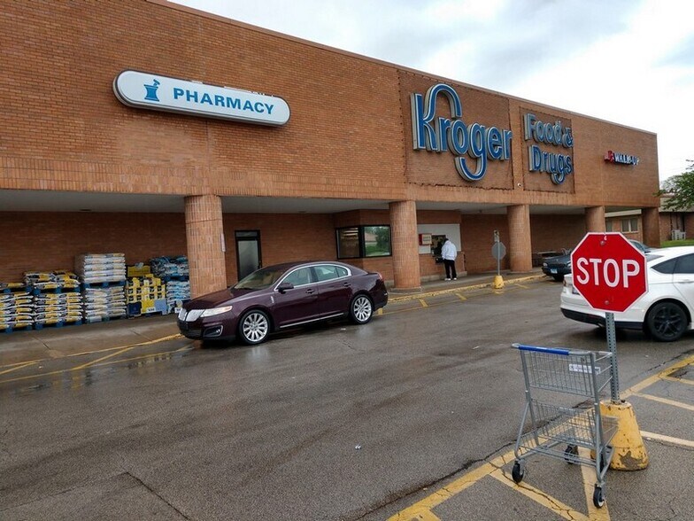 More Photos Of 3311 N Sterling Ave, Peoria General Retail For Sale
