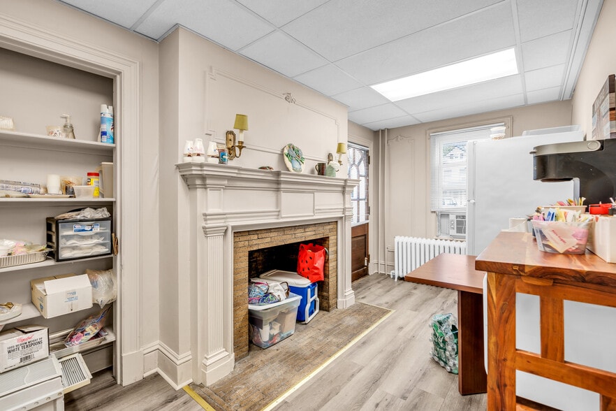 More Photos Of 122 Lien St, Toms River Office For Sale