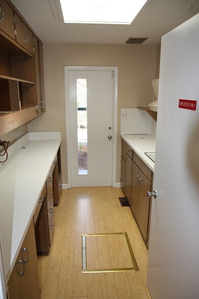 More Photos Of 1240 W Robinhood Dr, Stockton Medical For Lease