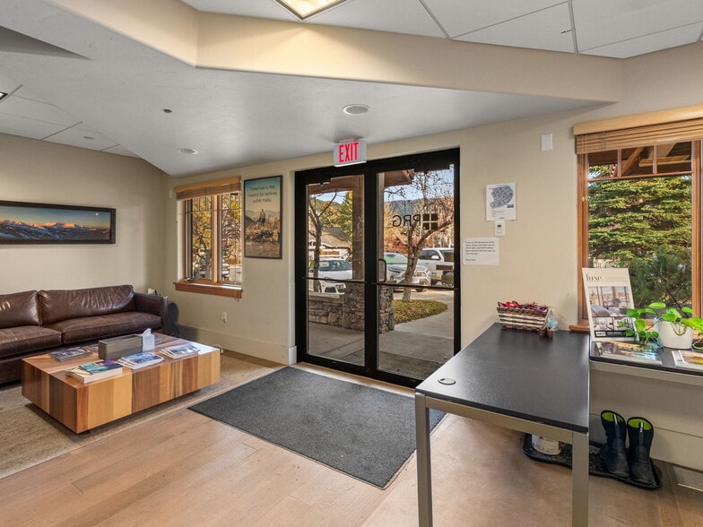 More Photos Of 36 Center Ln, Big Sky Office For Lease