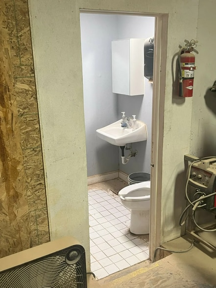 More Photos Of 5245 W Diversey Ave, Chicago Industrial For Sale