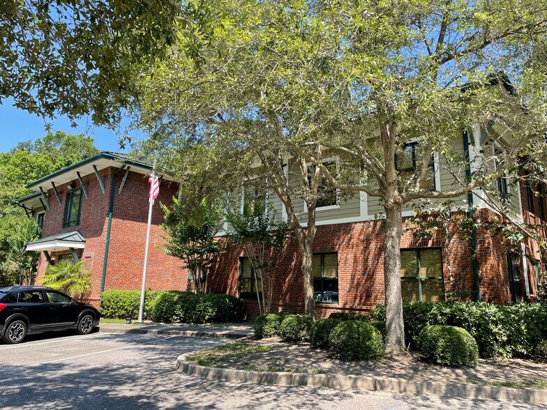 More Photos Of 884 Allbritton Blvd, Mount Pleasant Office For Lease