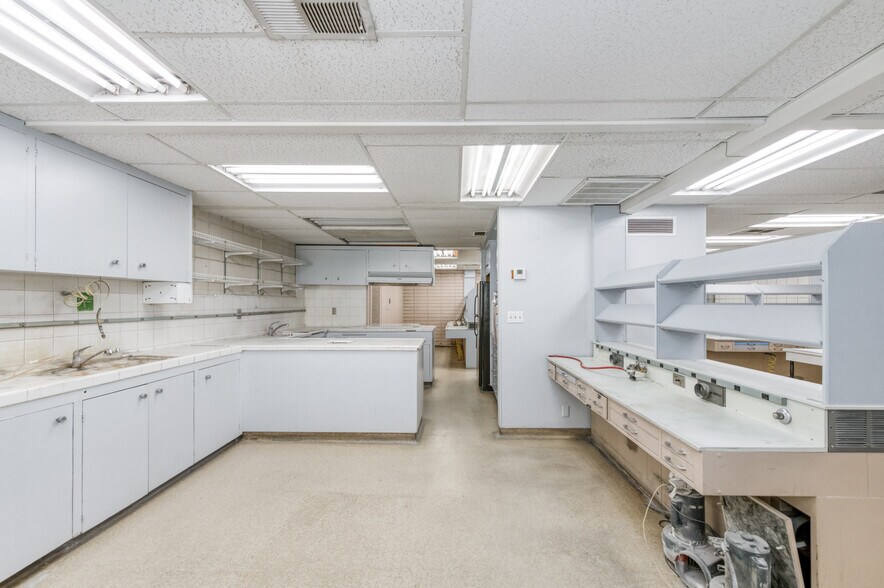 More Photos Of 446 W Shaw Ave, Fresno Office For Sale