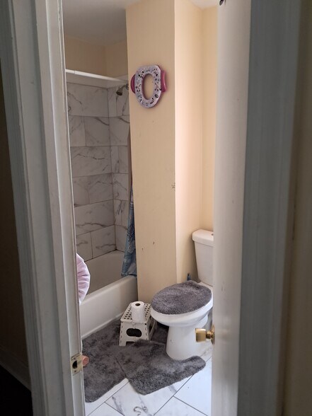 More Photos Of 23 Evergreen St, Harrisburg Apartments For Sale