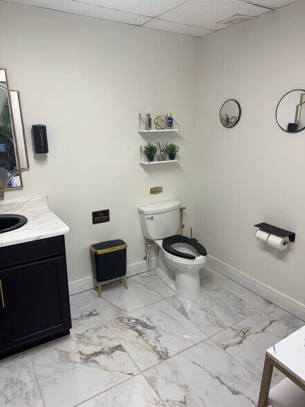 More Photos Of 591 Northpark Dr, Ridgeland Office For Sale