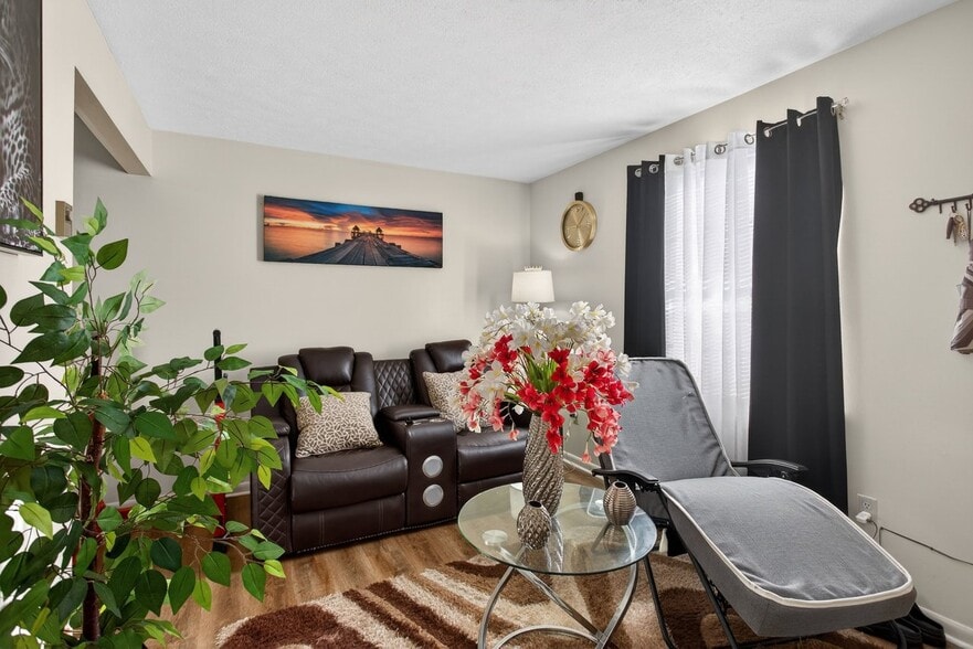 More Photos Of 990 Chicago Ave, Harrisonburg Apartments For Sale