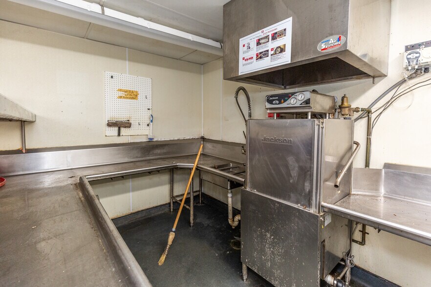 More Photos Of 332 Farnum Pike, Smithfield Restaurant For Sale
