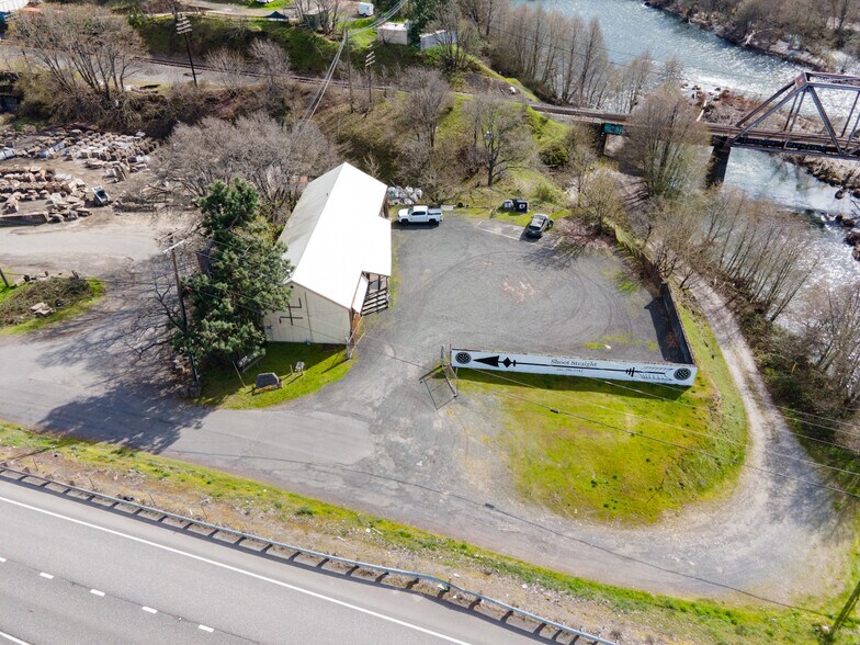 More Photos Of 2680 Dock Rd, Hood River General Retail For Sale