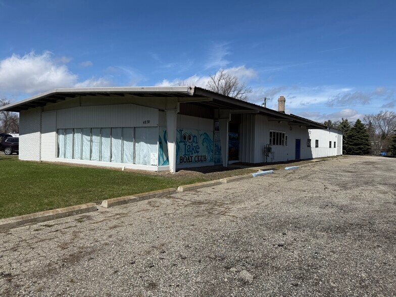 More Photos Of 4030 Dixie Hwy, Waterford Marina For Sale