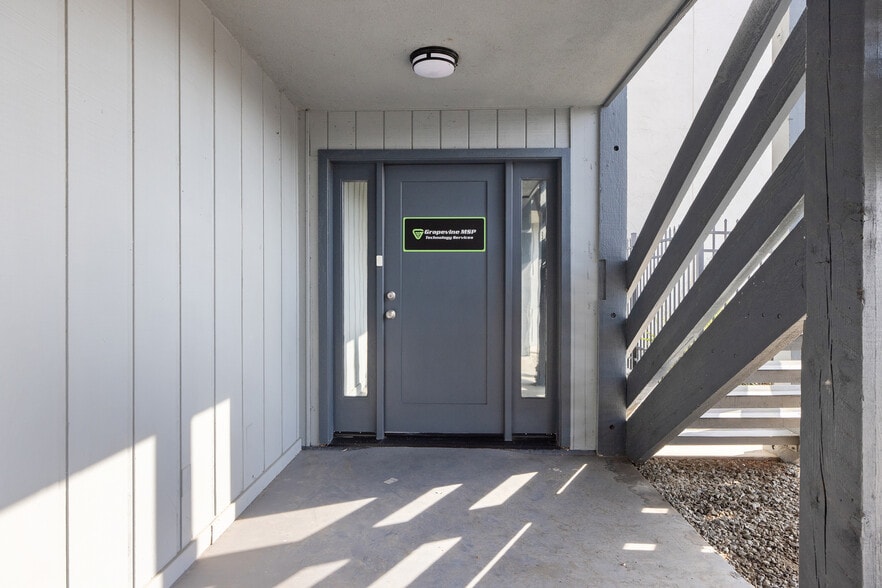 More Photos Of 1620 W Mineral King Ave, Visalia Office For Sale