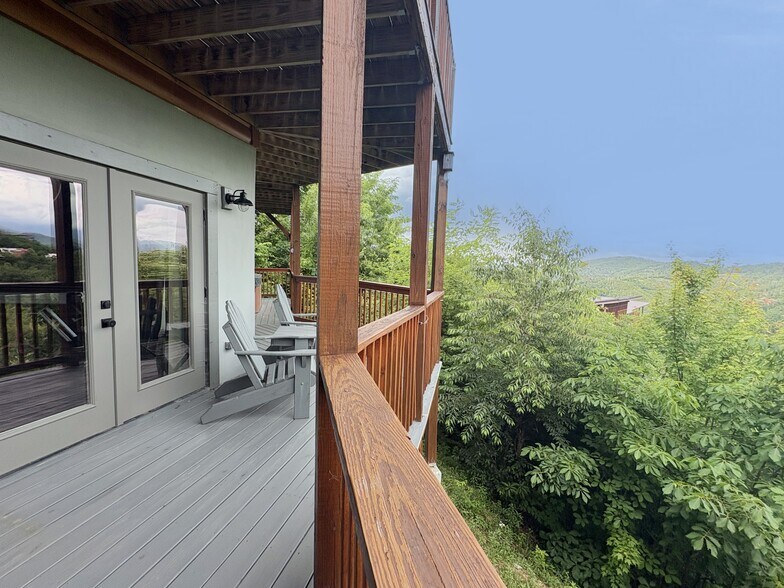 More Photos Of 433 Red Hawk Way, Gatlinburg Specialty For Sale
