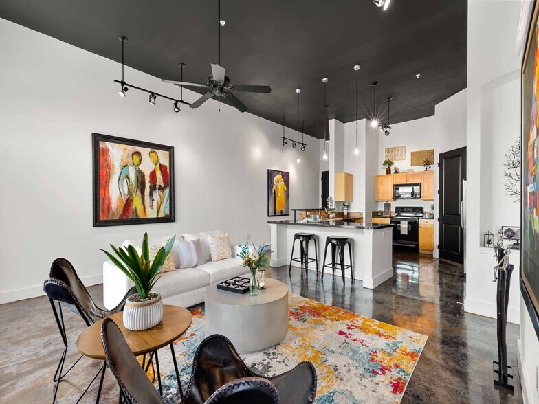 More Photos Of 2000 E Arapaho Rd, Richardson Apartments For Lease