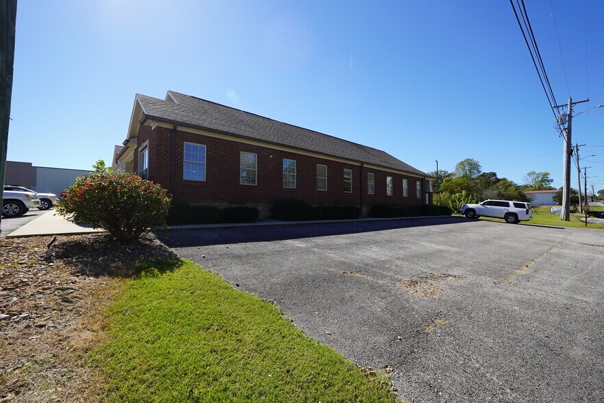More Photos Of 117 E Bryant St, Smithville Office For Lease