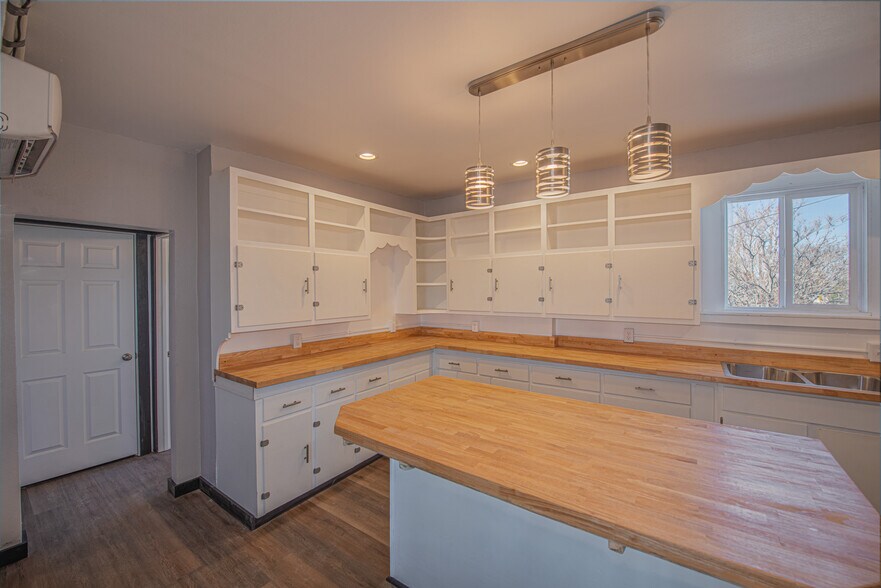 More Photos Of 901 E C St, Pueblo Storefront Retail Residential For Sale