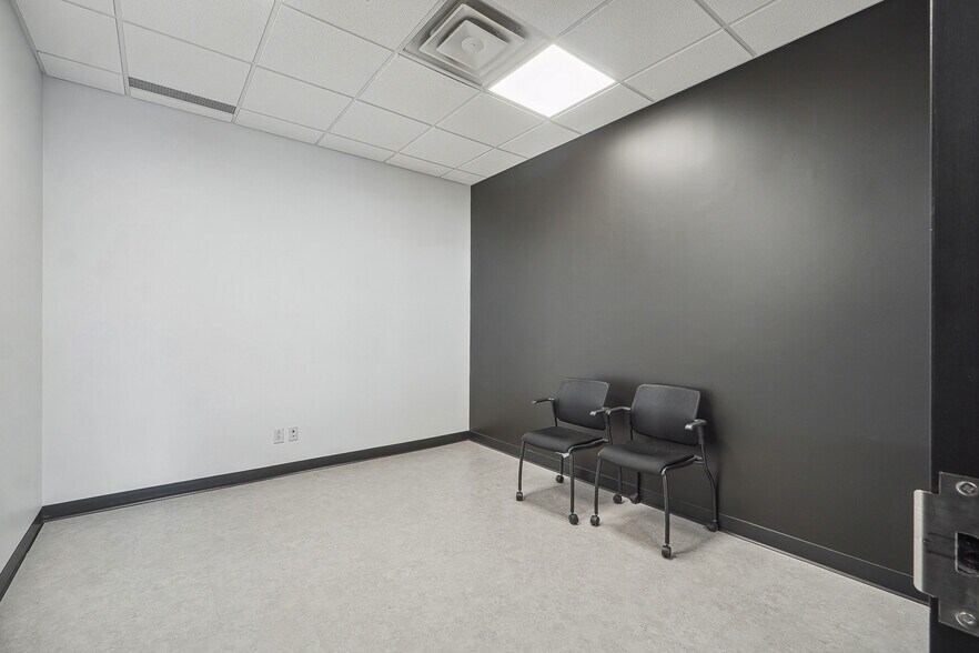 More Photos Of 9955 Rue De Châteauneuf, Brossard Office For Lease