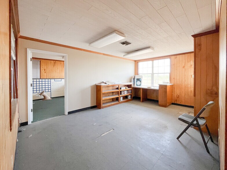More Photos Of 3703 S Lewis St, New Iberia Warehouse For Sale