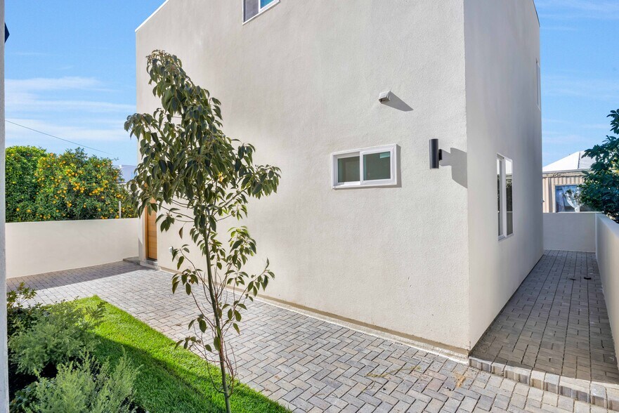 More Photos Of 10905 Dalerose Ave, Inglewood Multifamily For Sale