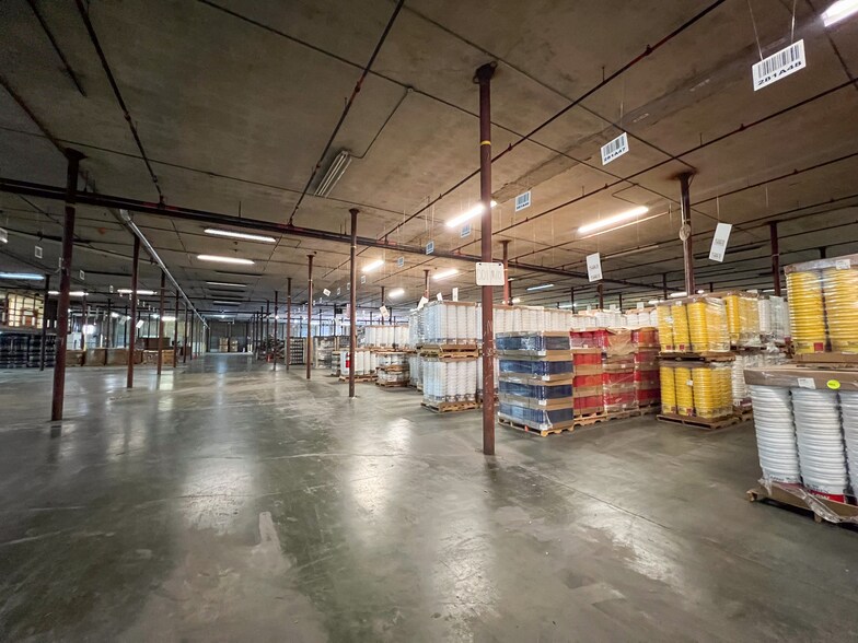 More Photos Of 3000 E Houston St, San Antonio Unknown For Lease