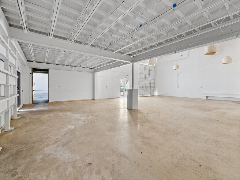 More Photos Of 603 NE 13th St, Fort Lauderdale Storefront Retail Office For Lease