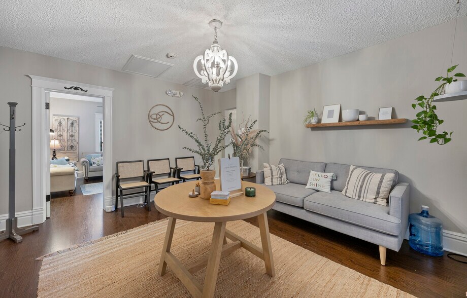 More Photos Of 121 N Washington St, Naperville Office For Lease