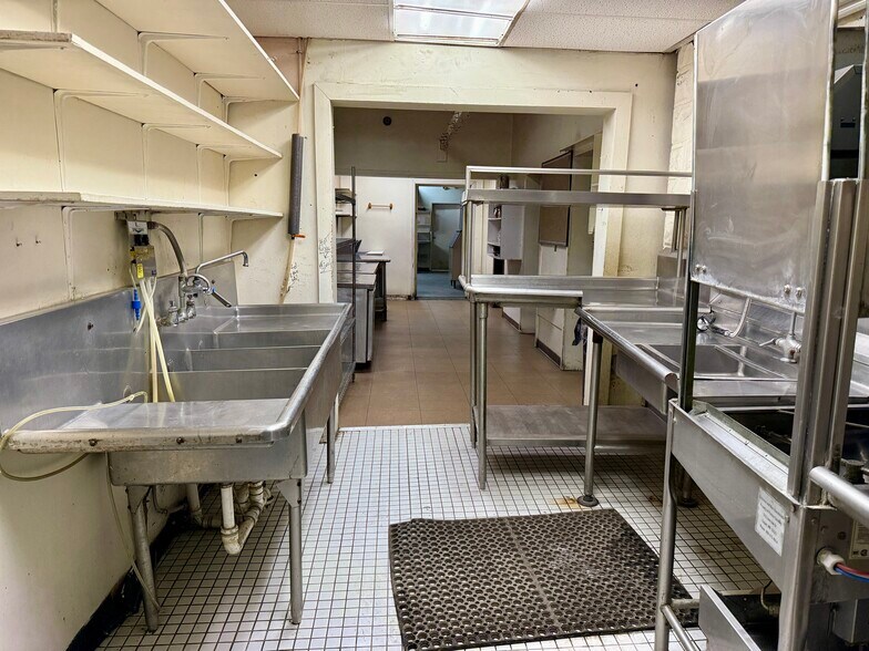More Photos Of 33 N Washington St, Berkeley Springs Restaurant For Sale