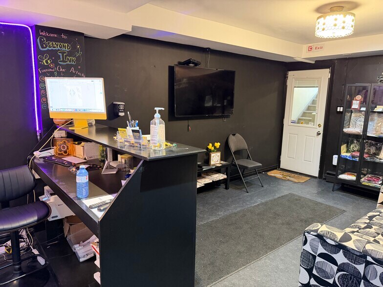 More Photos Of 783-793 Lawrence Ave W, Toronto Storefront Retail Office For Lease
