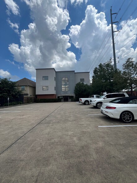More Photos Of 1302 N Shepherd Dr, Houston Medical For Lease