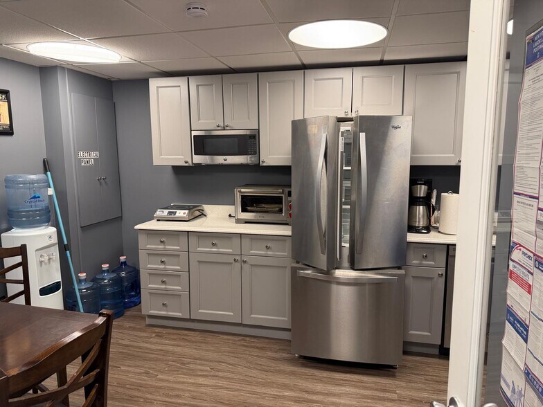 More Photos Of 2 Stowe Rd, Peekskill Medical For Lease