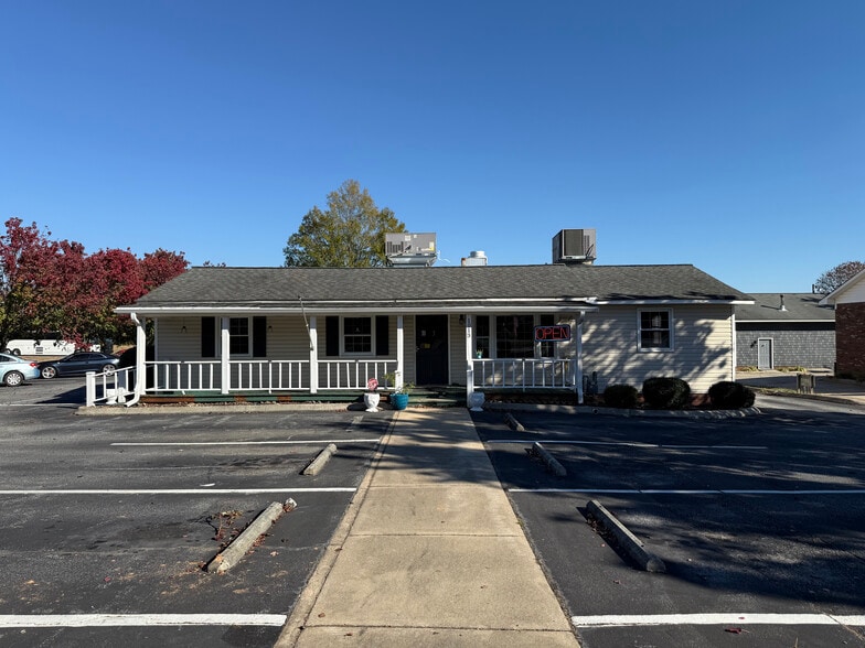 More Photos Of 1013 S Main St, Landis Restaurant For Sale