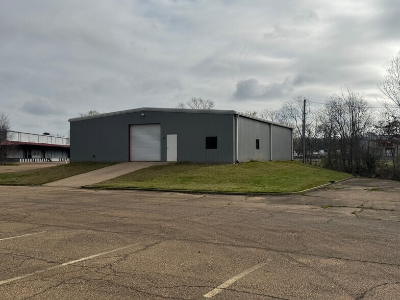 More Photos Of 4400 Mangum Dr, Flowood Office For Lease