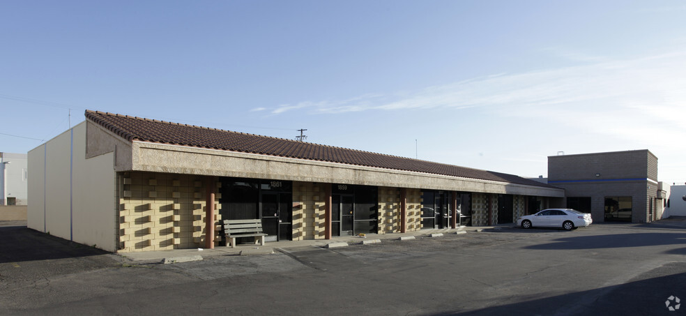 Primary Photo Of 1841-1861 W Commonwealth Ave, Fullerton Warehouse For Lease