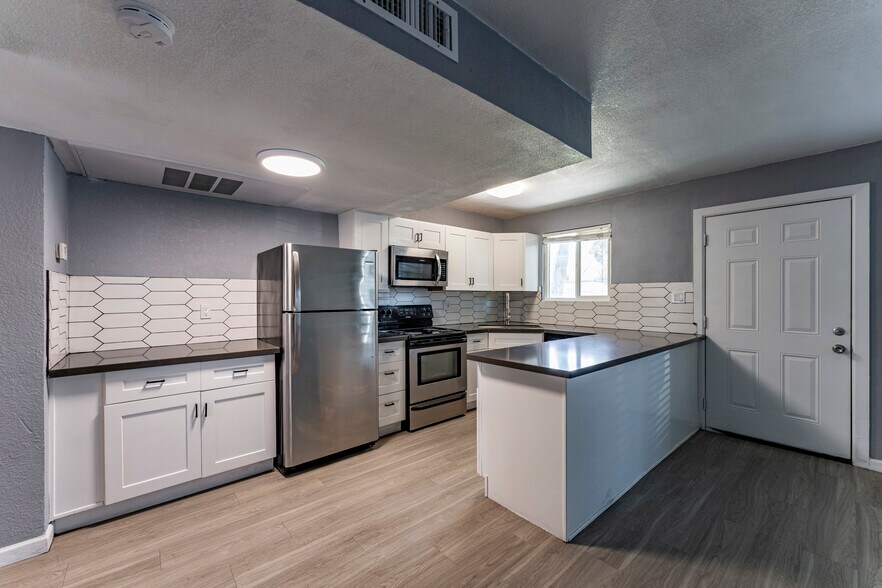 More Photos Of 2014 W Berridge Ln, Phoenix Apartments For Sale