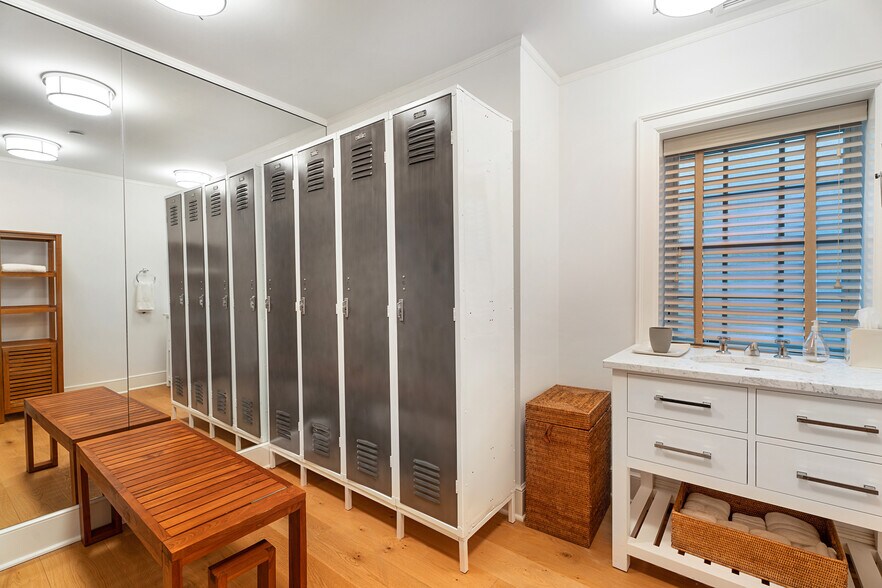 39 Lumber Ln, Bridgehampton, NY 11932 Office Residential For Sale