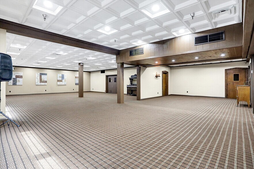 More Photos Of 35 S Main St, Batesville Warehouse For Sale