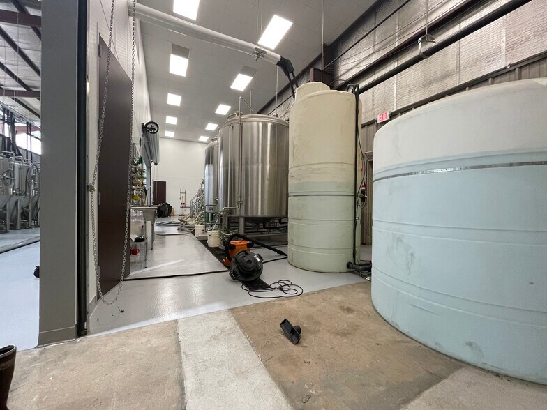 More Photos Of 4001 Navigation Blvd, Houston Warehouse For Sale