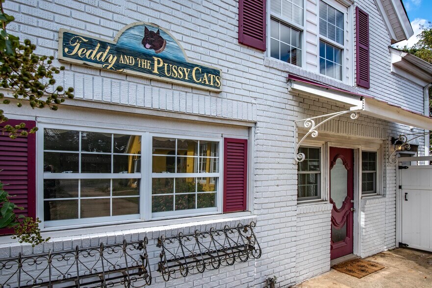 More Photos Of 204 S Jefferson Ave, Eatonton Office Residential For Sale