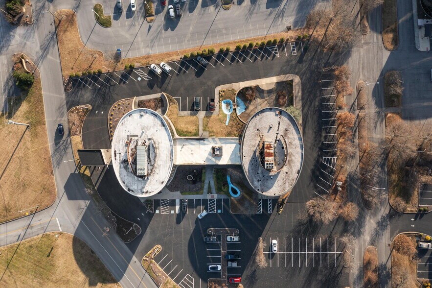 More Photos Of 1989-1999 E Stone Dr, Kingsport Office For Sale