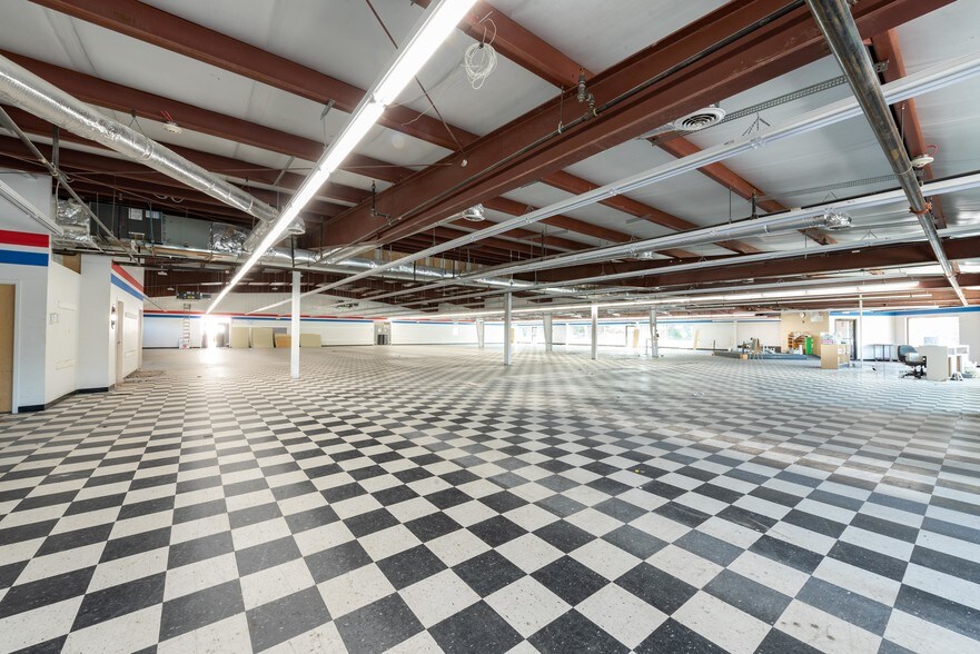 More Photos Of 3074 Cranberry Hwy, East Wareham Freestanding For Lease