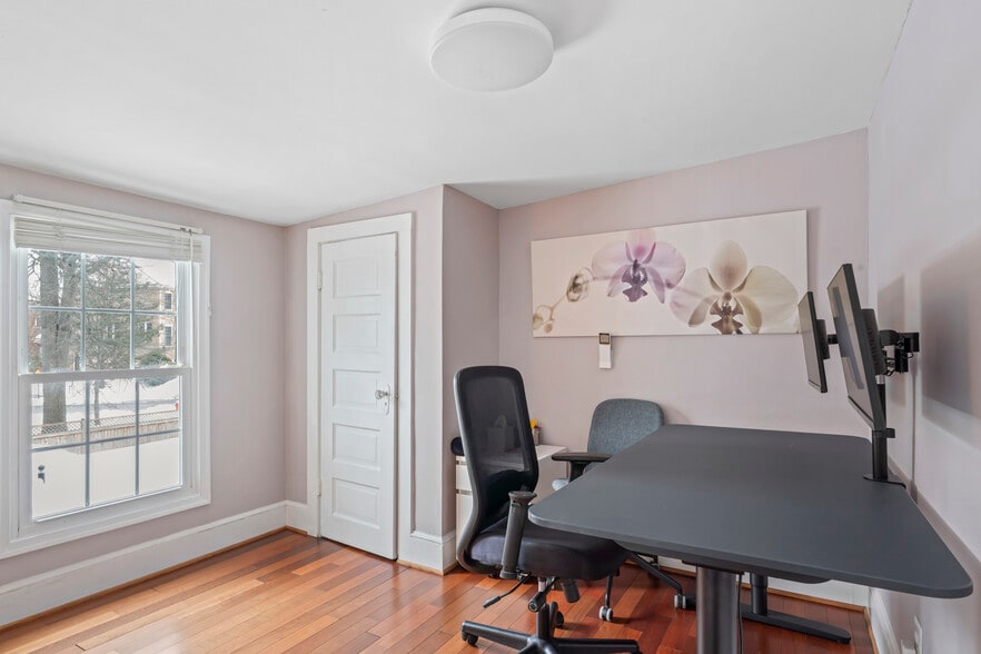 More Photos Of 4235 Chain Bridge Rd, Fairfax Office For Sale