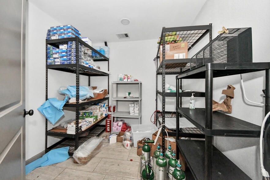 More Photos Of 8603 Shoal Creek Dr, Houston Warehouse For Sale