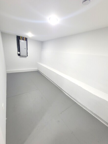 More Photos Of 20 Newton Ave, Sussex Office Residential For Sale