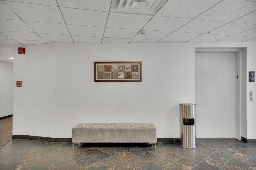 800 Enterprise Dr, Oak Brook, IL 60523 Medical Office For Lease