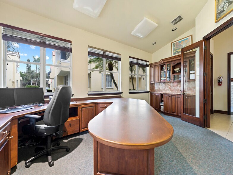 More Photos Of 11050 N Kendall Dr, Miami Loft Creative Space For Sale